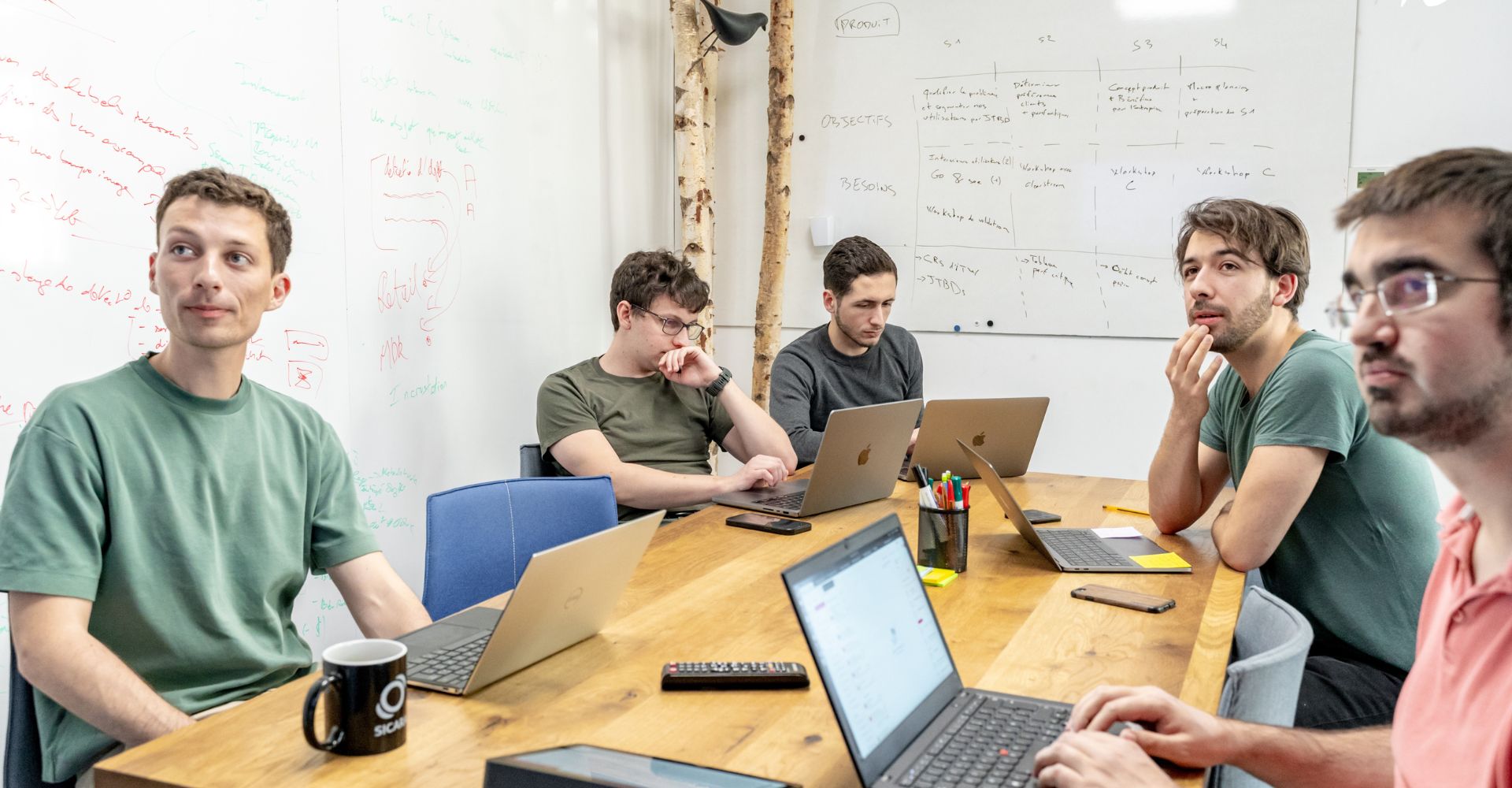 personnes-dans-une-salle